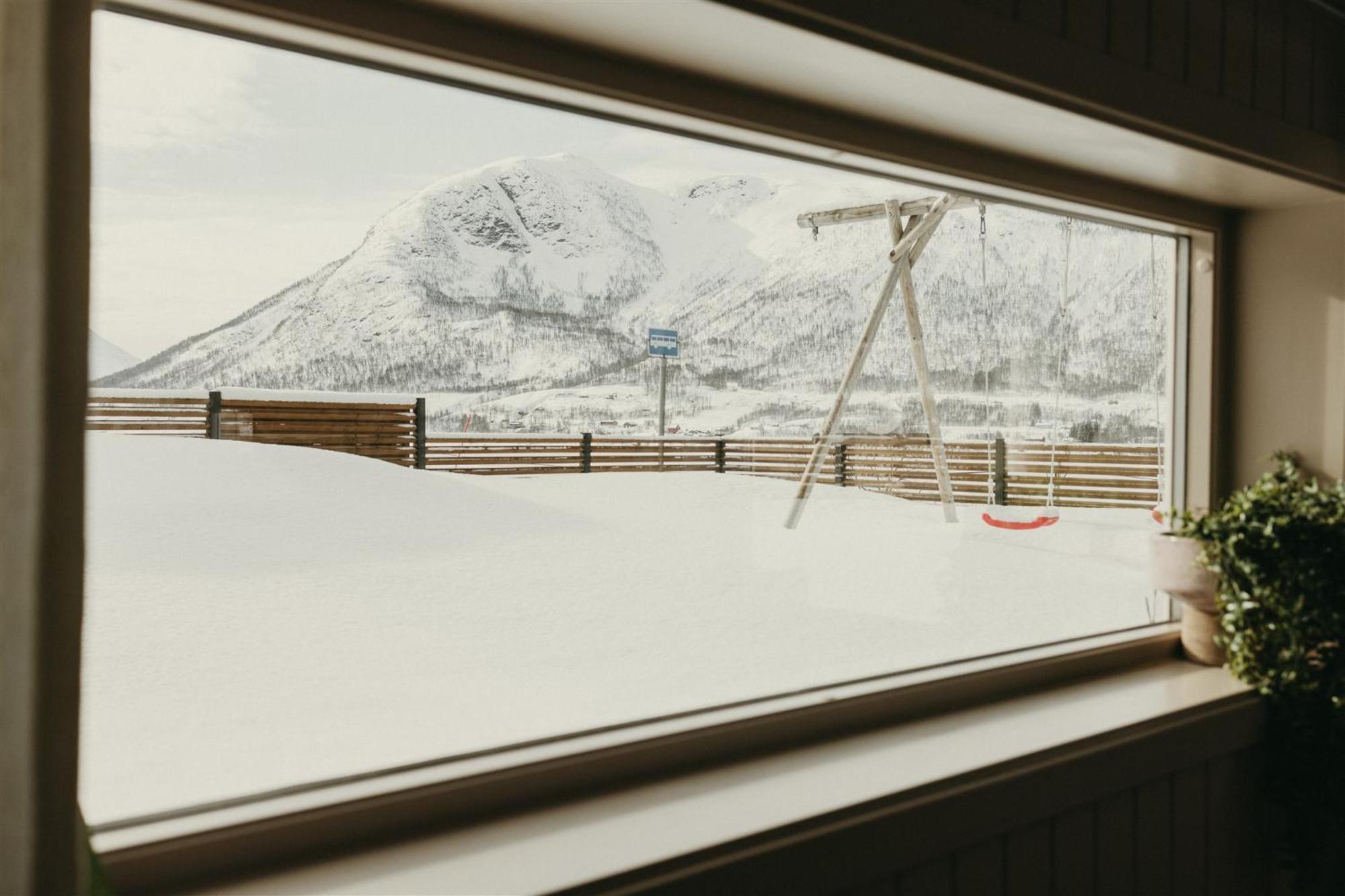 Cozy Fjord Retreat With Firepit And Activities Leilighet Tromsø Eksteriør bilde